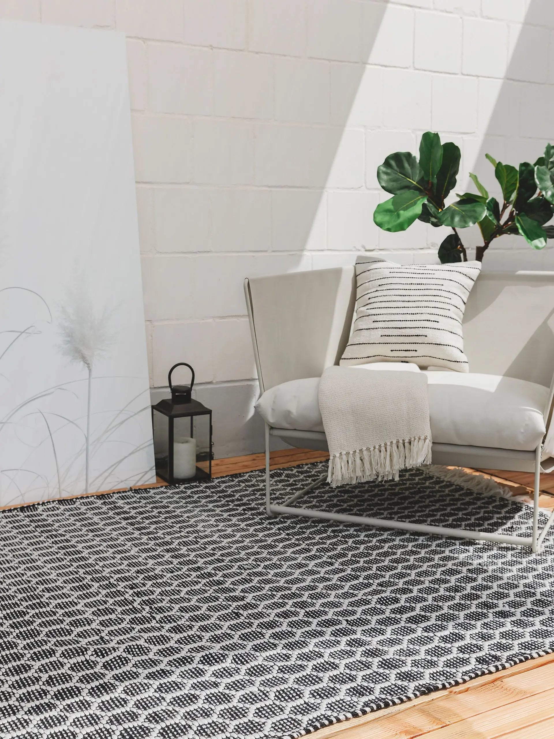 Mimpi rug (indoor & outdoor) made of recycled material, white/black