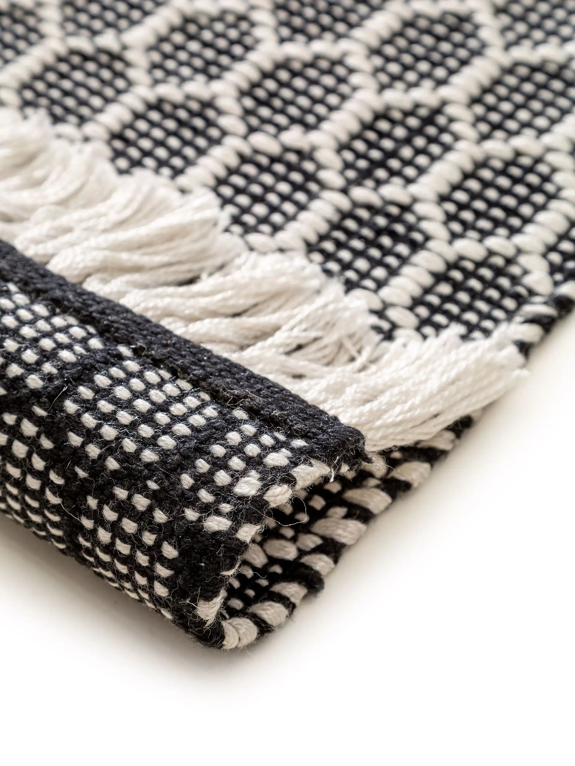 Mimpi rug (indoor & outdoor) made of recycled material, white/black